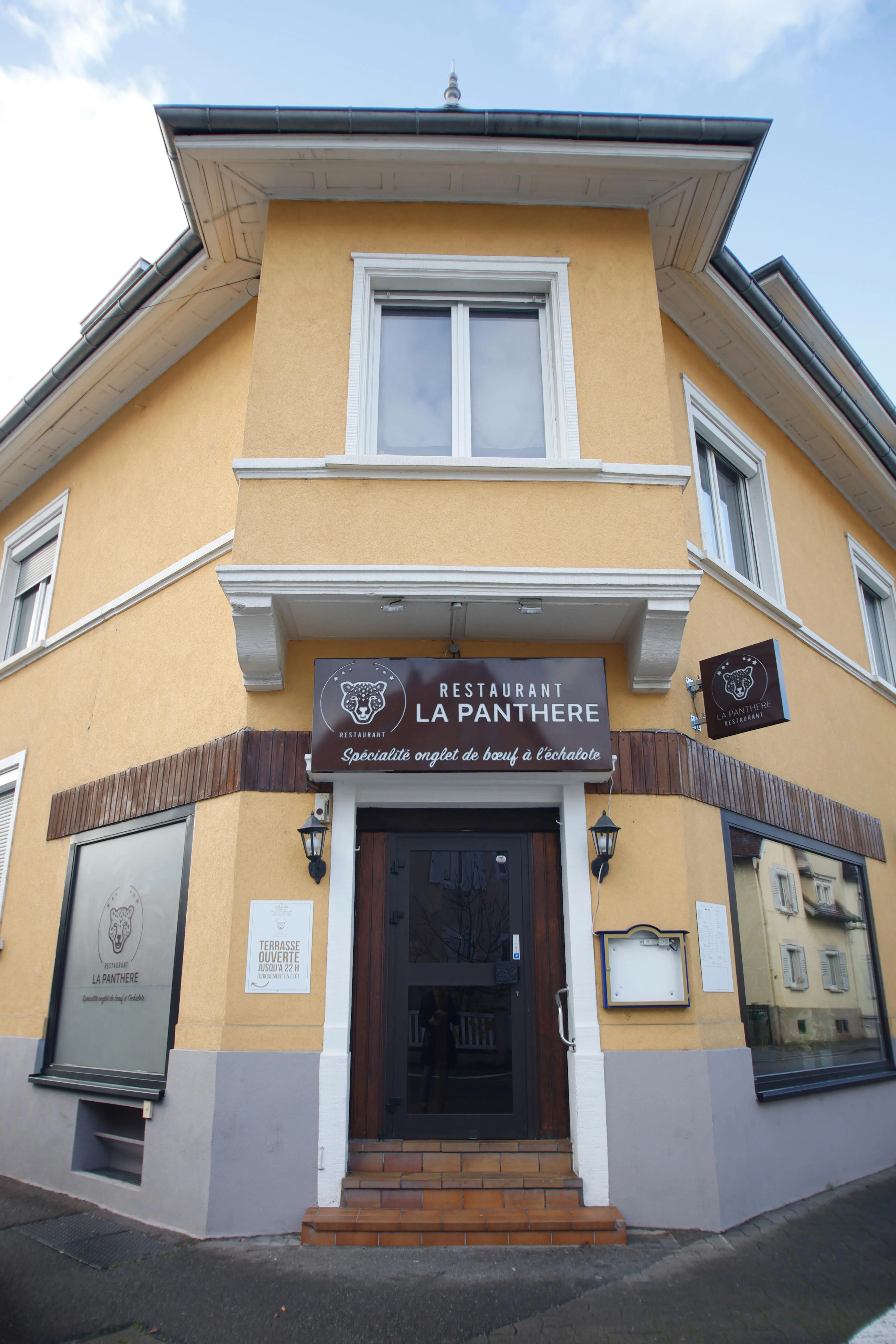 Façade of Restaurant La Panthère in Schiltigheim